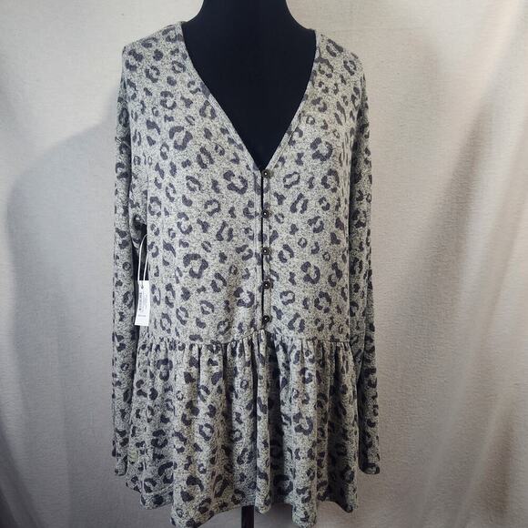 NWT Super Soft L Simply Southern Grey &‎ Black Leopard Print Babydoll Top - Picture 1 of 12